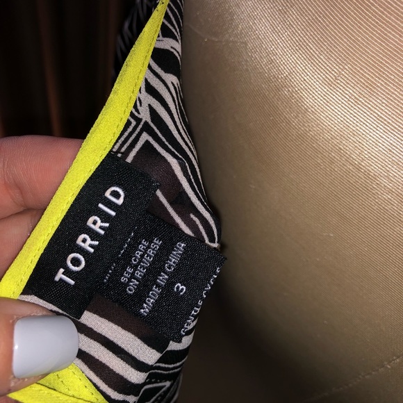 Geometric Top - Picture 3 of 3